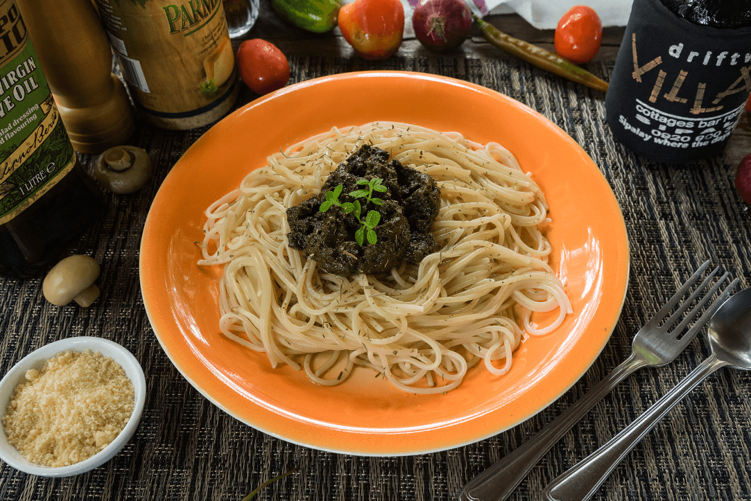 You are currently viewing Spaghetti Al Pesto Homemade (Basil Leaves, Garlic & Olive Oil)